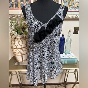 EXPRESS Sleeveless Black & White Lace-Print Ruffle Front Semi-Sheer Top Size M